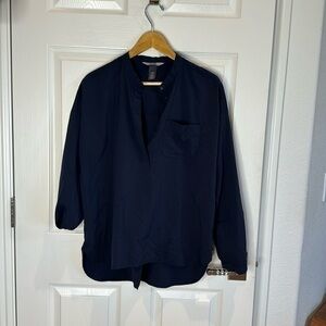 Mountain Hardware navy tunic with cute flowy details. Worn twice.